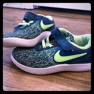 Nike preschool Flex Contact